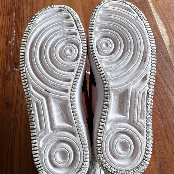 Nike - Picture 4 of 6